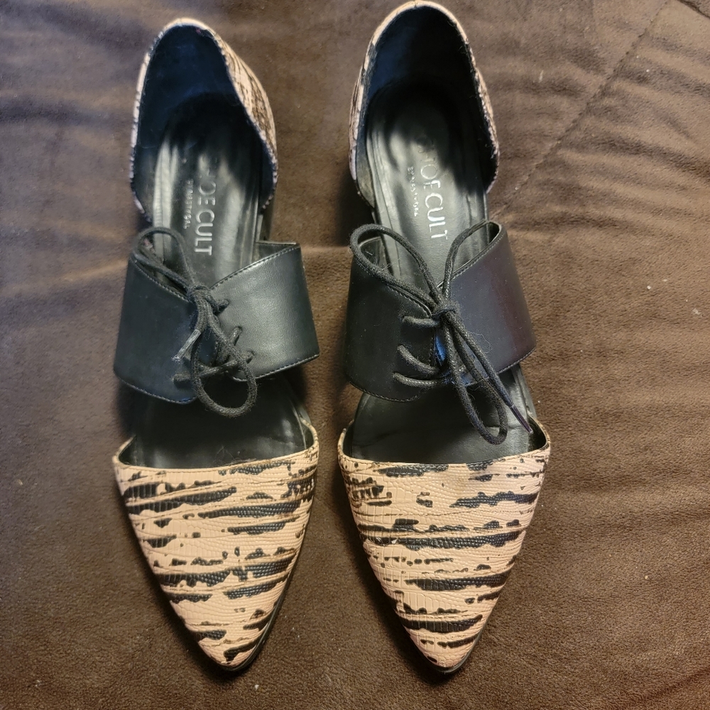Shoe Cult by Nasty Gal Cut-Out Oxford EUC